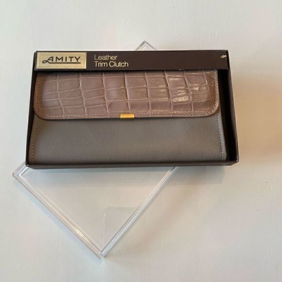 𝅺LEATHER trim long wallet 
new never‎ used - Picture 1 of 6